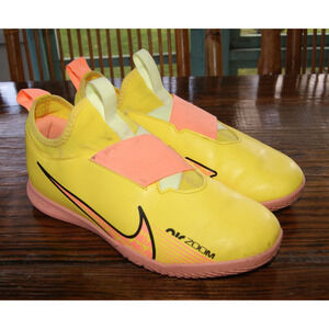 New Nike Jr Zoom Mercurial Superfly 9 Sz 6Y Indoor Soccer DJ5615-780 Yellow PInk